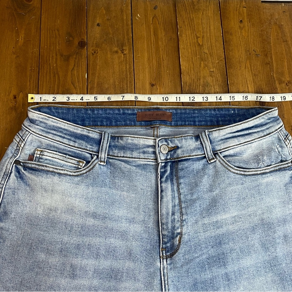 Judy Blue size 2XL light wash Jean shorts - Picture 6 of 8